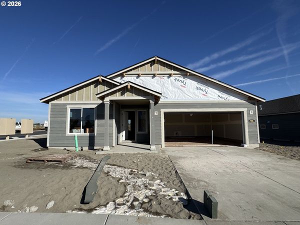 901 E Maple Brook AVE, Hermiston, OR 97838