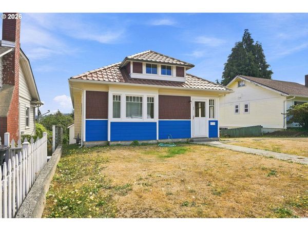 824 S 7TH ST, Coos Bay, OR 97420