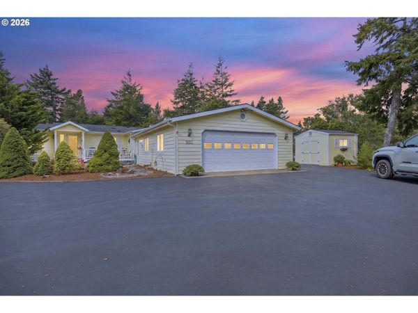 621 GLENBROOK CIR, Florence, OR 97439