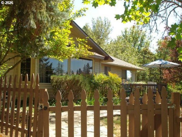 625 SE TERRACE DR, Roseburg, OR 97470