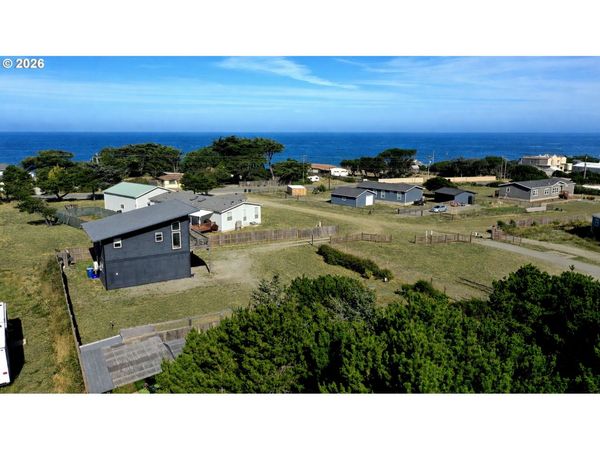 94542 STANSELL ST, Gold Beach, OR 97444