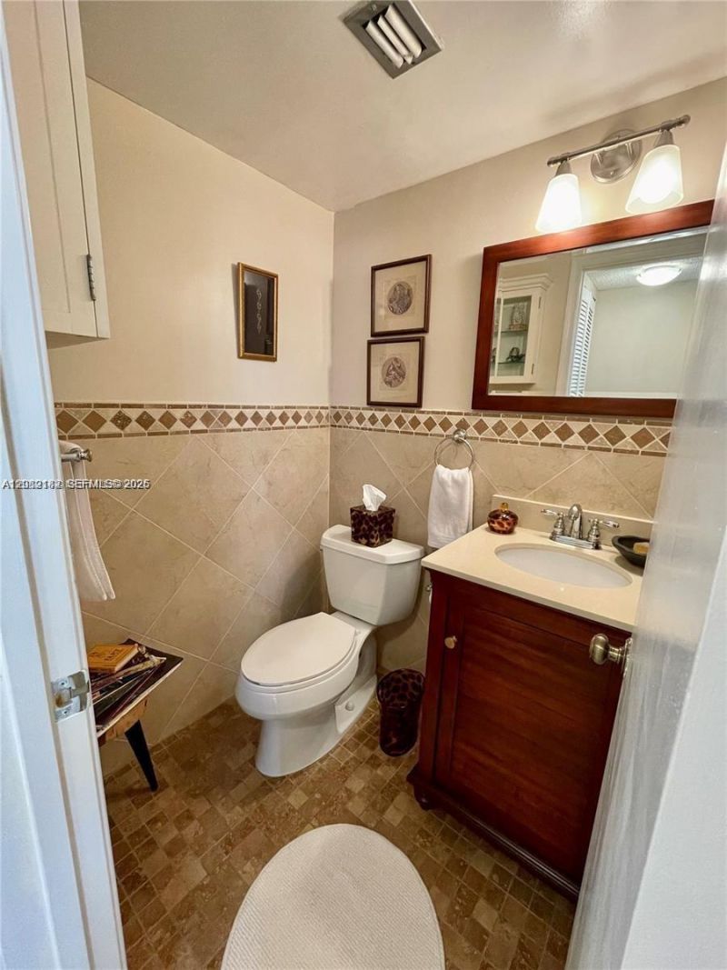 8592 W Sunrise Blvd, Unit 111, Plantation, FL 33322 Photo