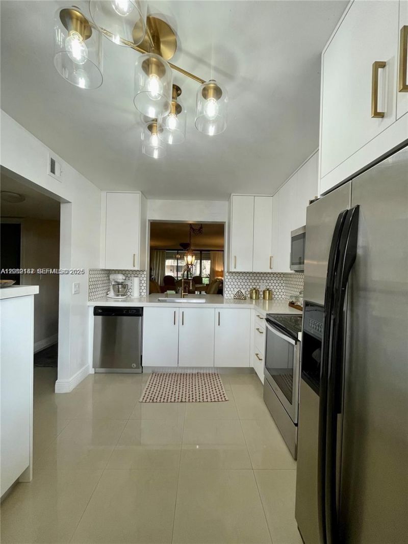 8592 W Sunrise Blvd, Unit 111, Plantation, FL 33322 Photo