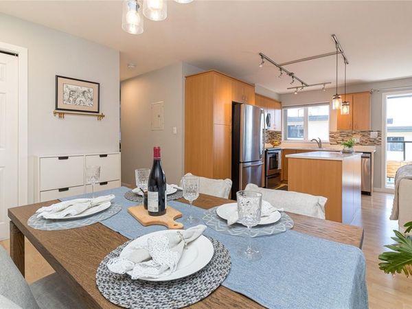 2940 Harriet Rd, Unit #404, Saanich, BC V9A 1T3