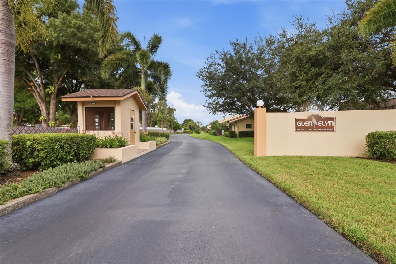 3191 Glen Elyn Boulevard, Unit 4, Sarasota, FL 34237 Photo