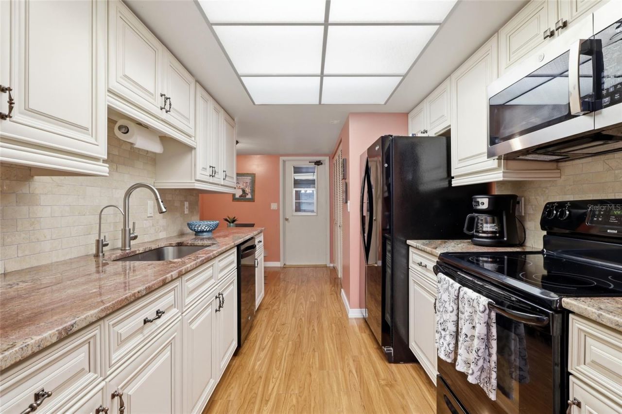3191 Glen Elyn Boulevard, Unit 4, Sarasota, FL 34237 Photo