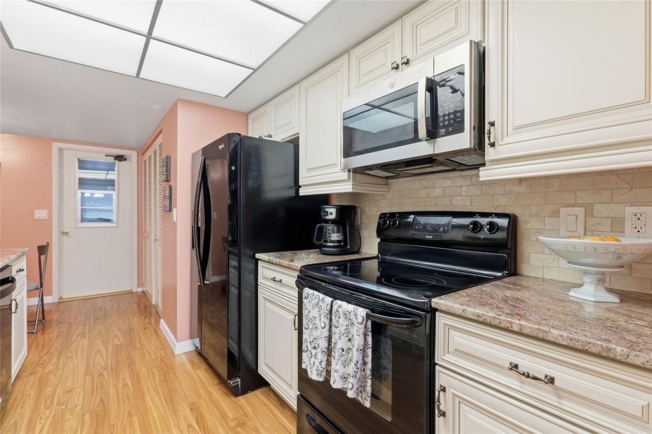 3191 Glen Elyn Boulevard, Unit 4, Sarasota, FL 34237 Photo