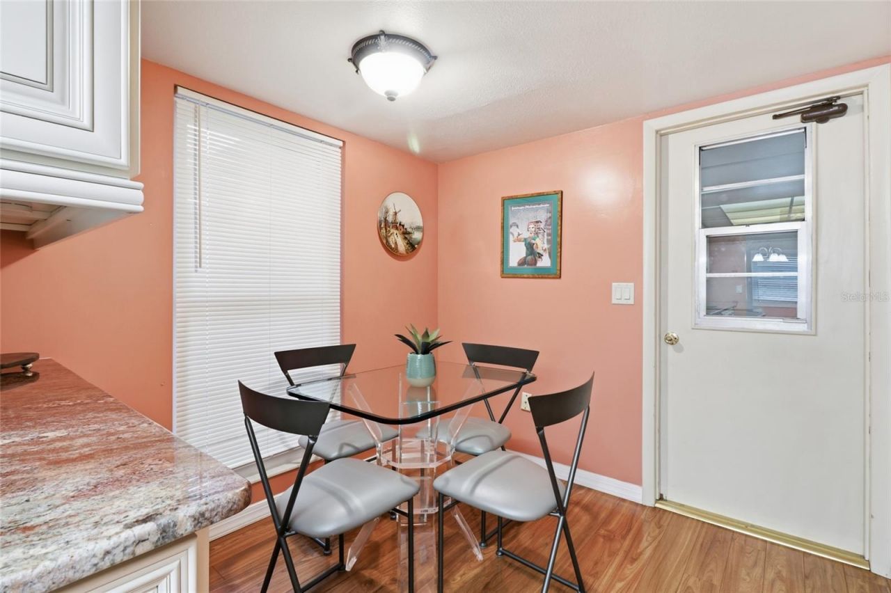 3191 Glen Elyn Boulevard, Unit 4, Sarasota, FL 34237 Photo