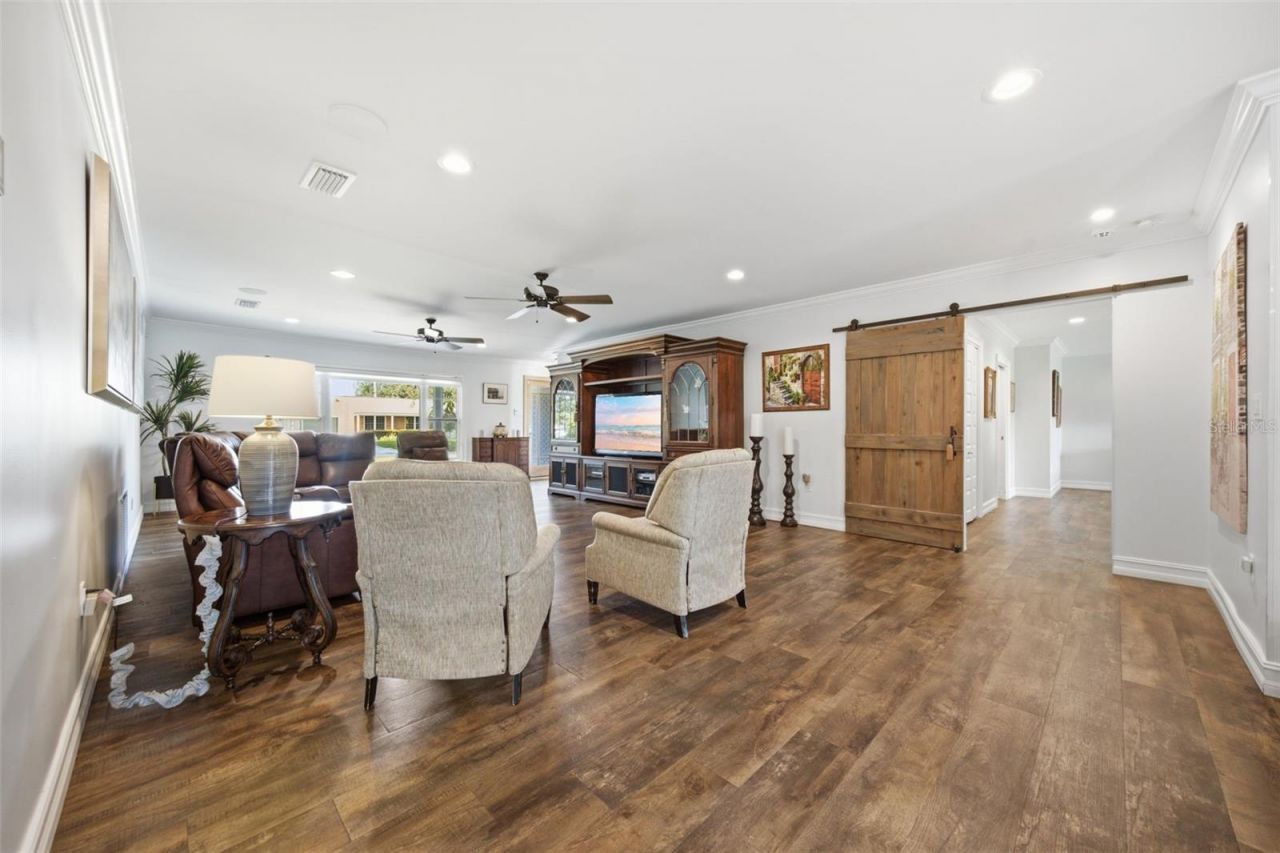 10715 Carrollwood Drive, Tampa, FL 33618 Photo