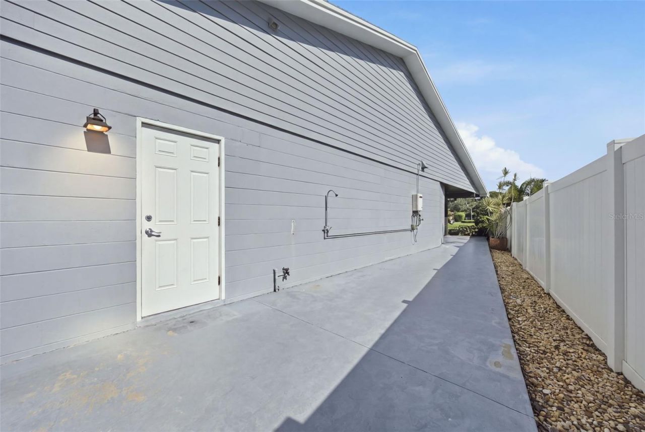 10715 Carrollwood Drive, Tampa, FL 33618 Photo