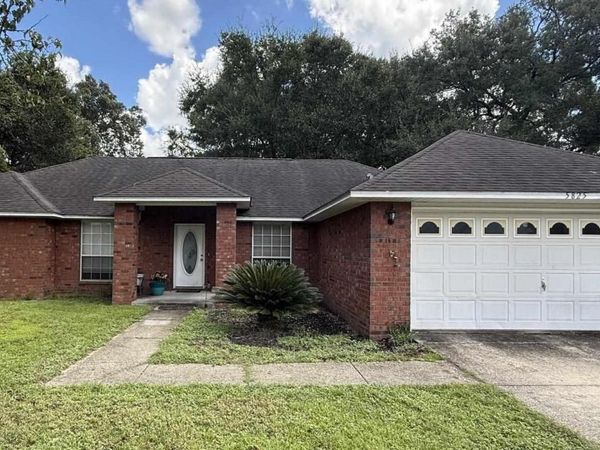 5825 Ashton Woods Cir, Milton, FL 32570