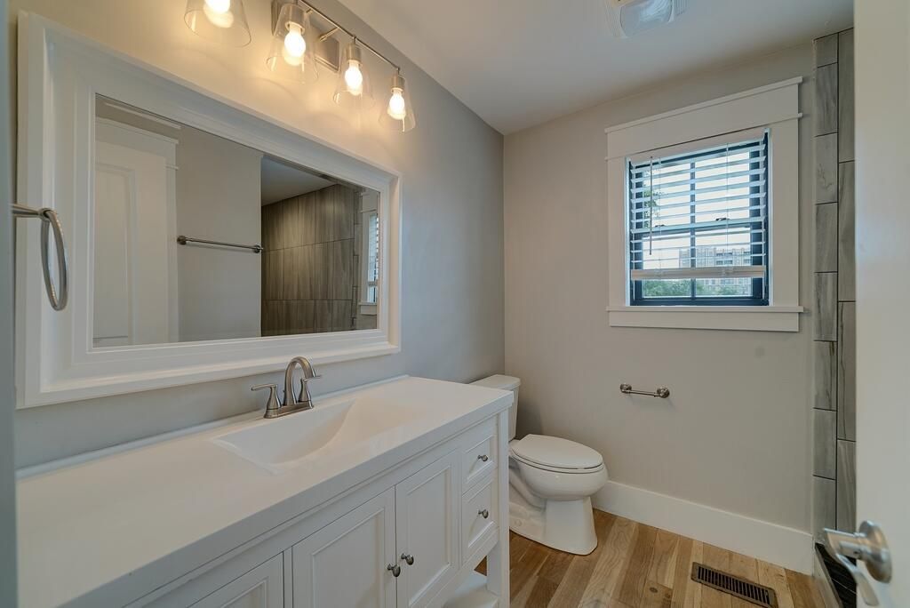 73 Hanover Street Photo 15