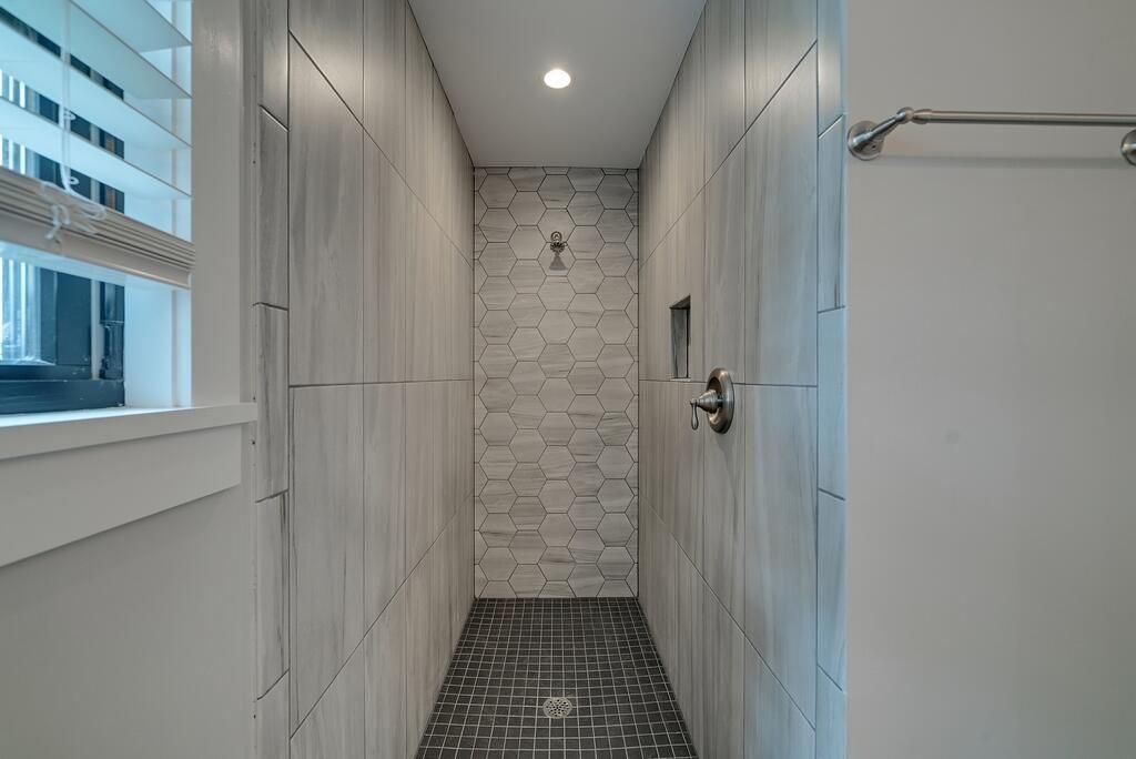 73 Hanover Street Photo 16
