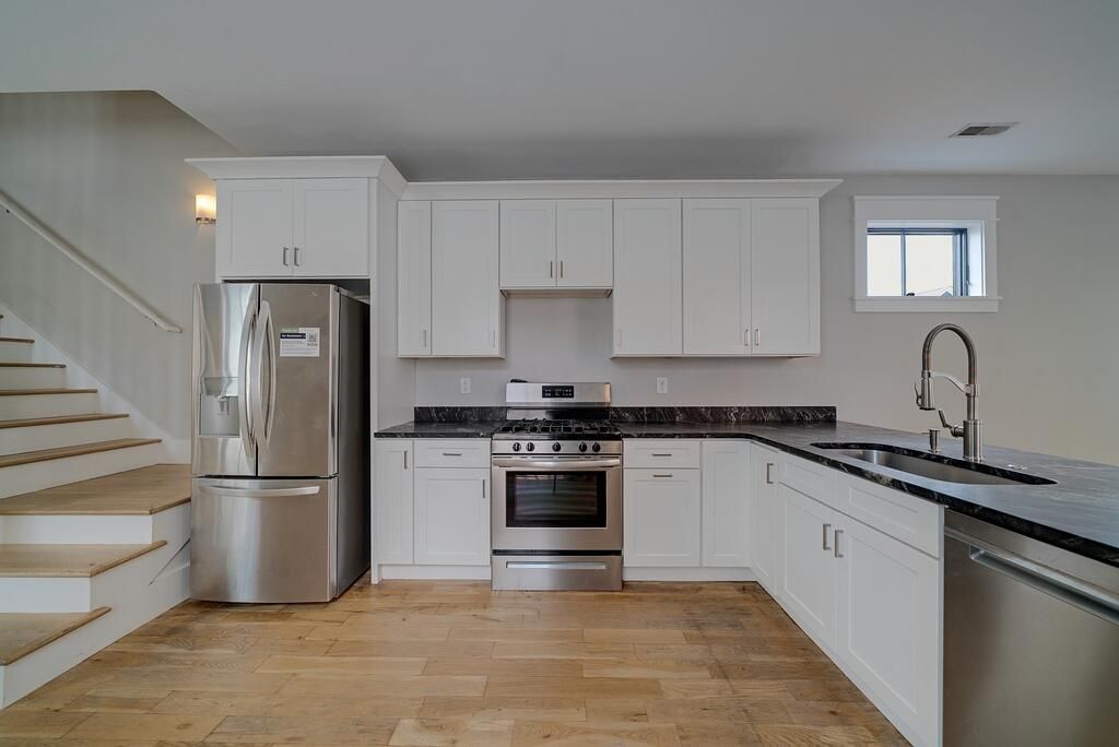 73 Hanover Street Photo 6