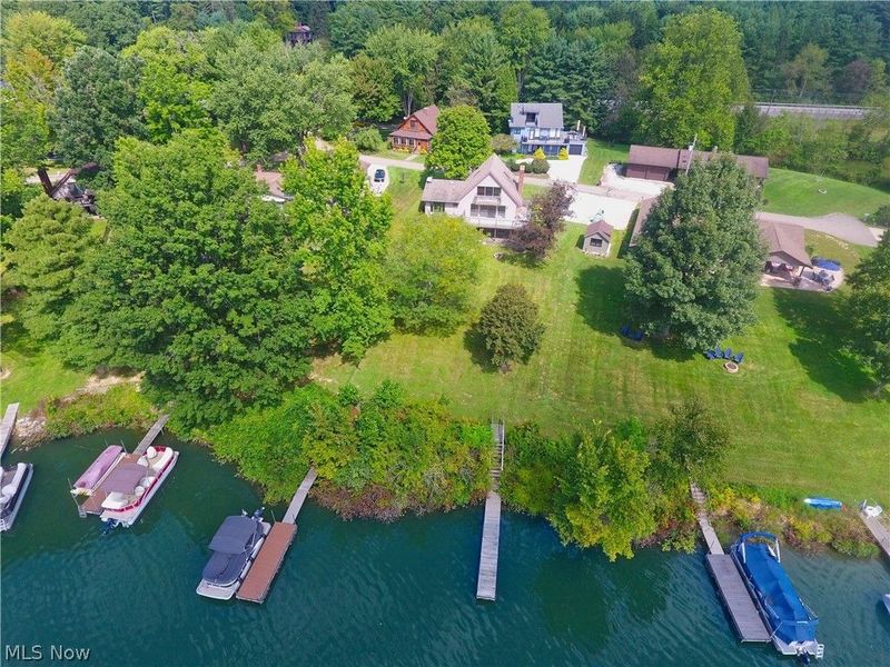 8024 Linden Drive SW, Dellroy, OH 44620 Photo 3