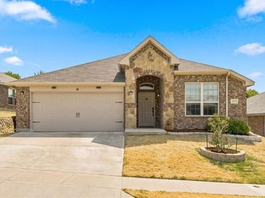 10853 Live Oak Creek Drive, Fort Worth, TX 76108