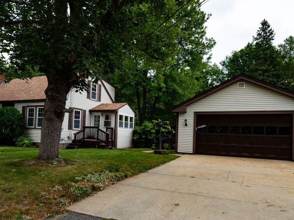 81 Winchester St, Templeton, MA 01436