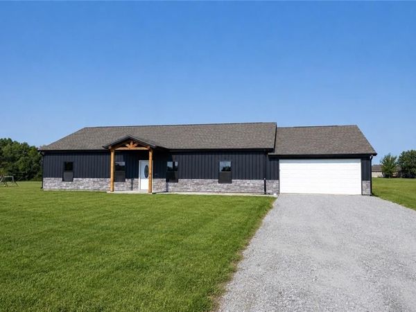179 Peak Lane, Girard, KS 66743