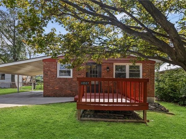 10557 E Lake Drive, Independence, MO 64053