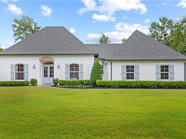 2241 CAROLINE Street , Mandeville, LA 70448