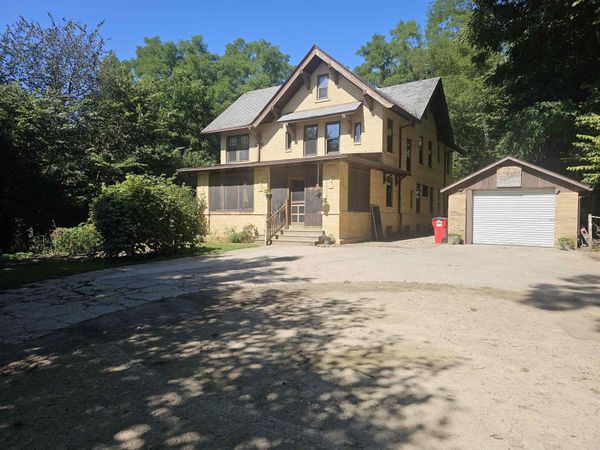 1102 Mill Street, Clermont, IA 52135