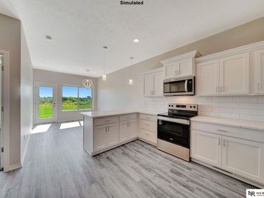8826 S 47th Street, Lincoln, NE 68516