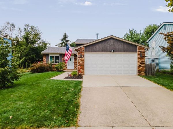 8563 Seabright Drive, Powell, OH 43065
