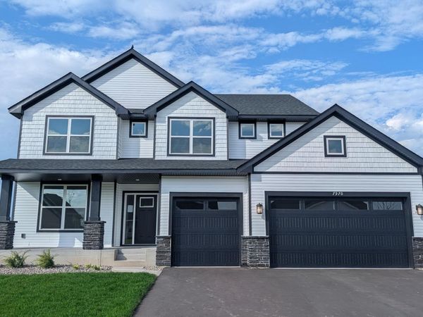 7970 41st Street N, Oakdale, MN 55128