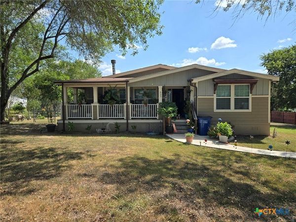 327 Reyna Lane , Seguin, TX 78155