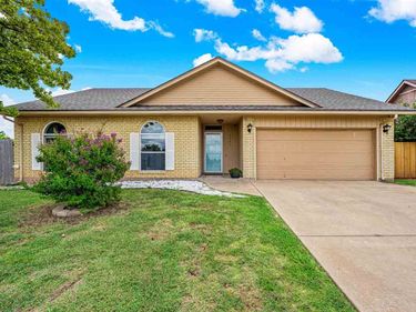 3904 SW Wolf St, Lawton, OK 73505