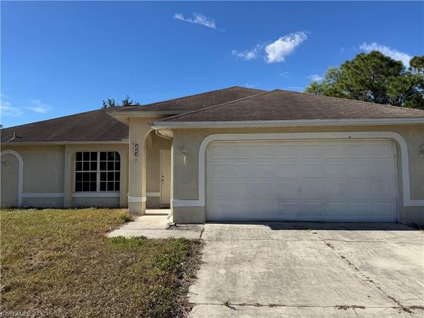 934 Garnet AVE , LEHIGH ACRES, FL 33974