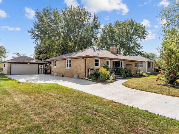 807 W PARKWAY BOULEVARD, Appleton, WI 54914