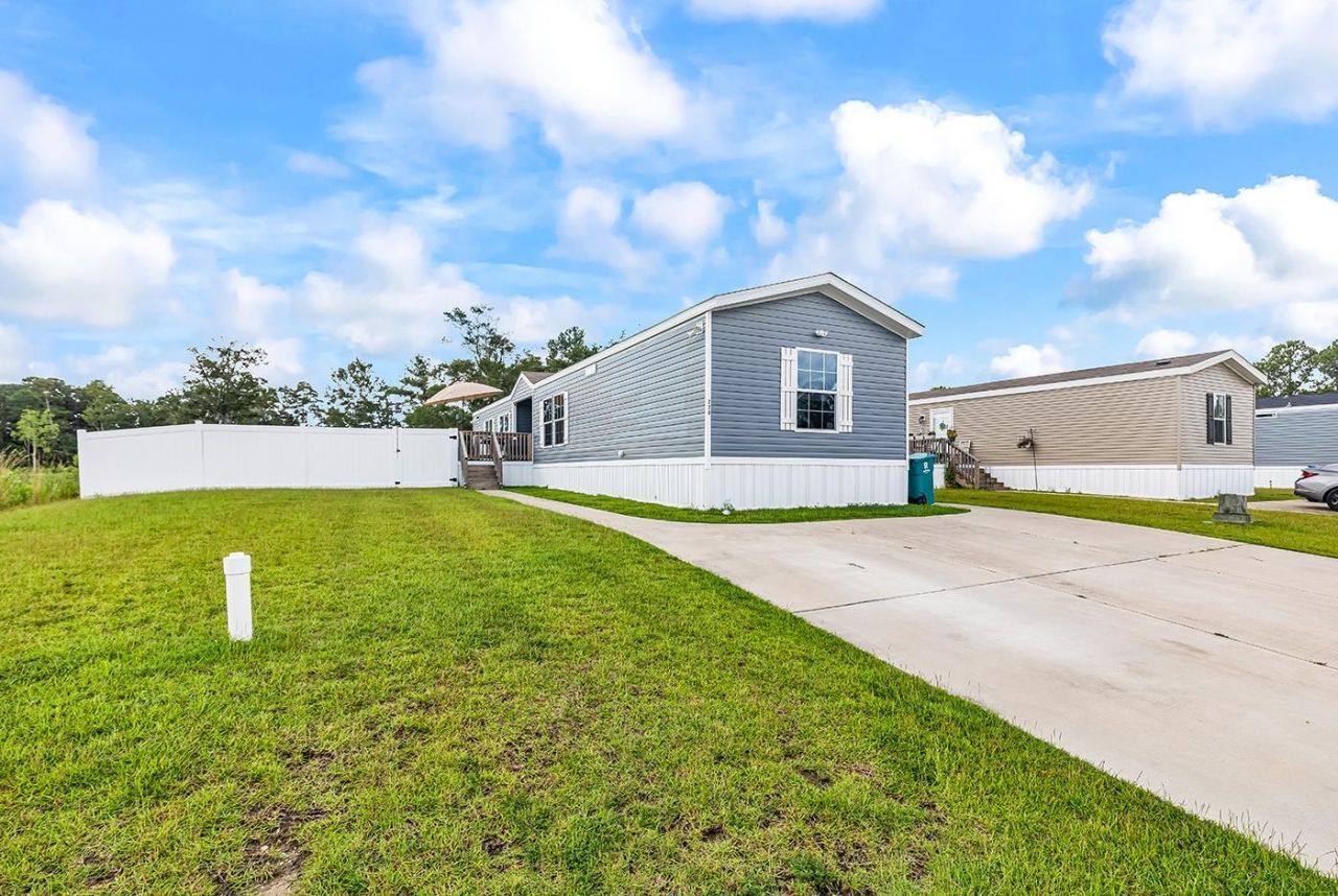 220 Air Stream Dr.  Photo 31