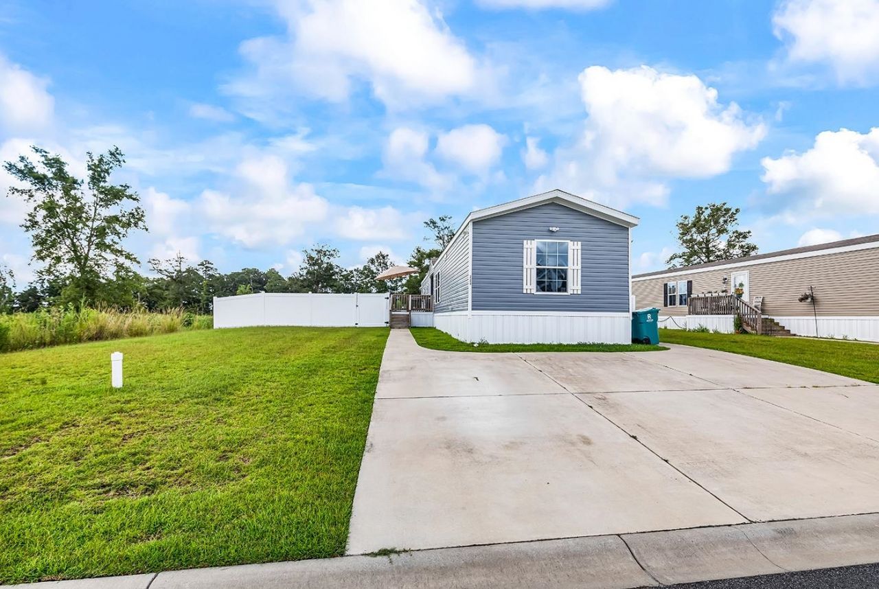 220 Air Stream Dr.  Photo 32