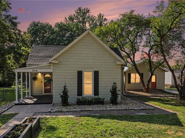 514 N MAPLE Avenue, Smithville, MO 64089