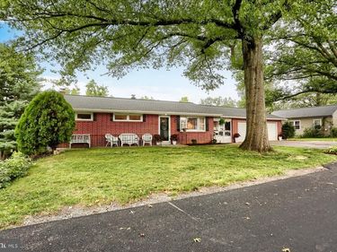 38 PARKVIEW DR, ELIZABETHTOWN, PA 17022