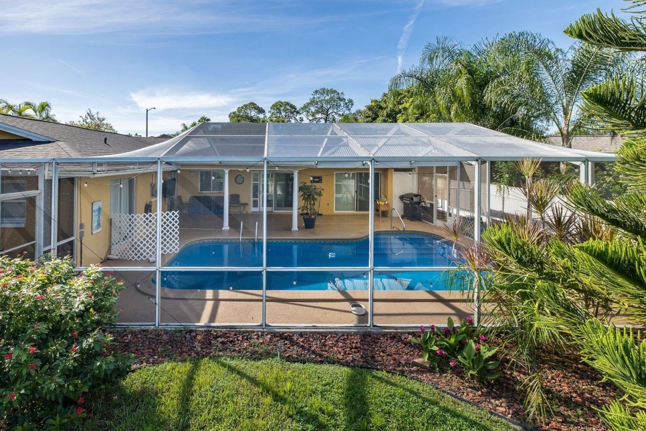 11555 Pine Street, Seminole, FL 33772 Photo