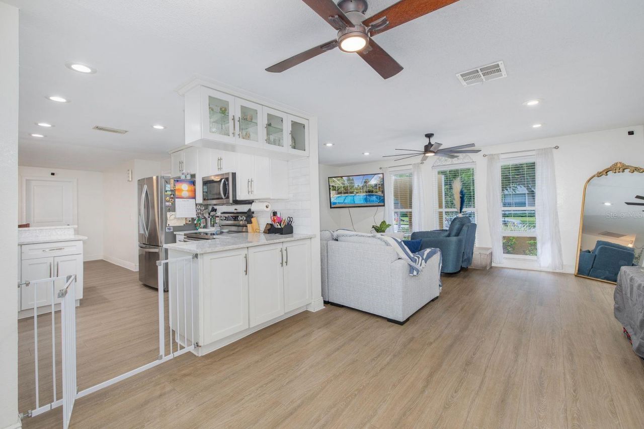 11555 Pine Street, Seminole, FL 33772 Photo
