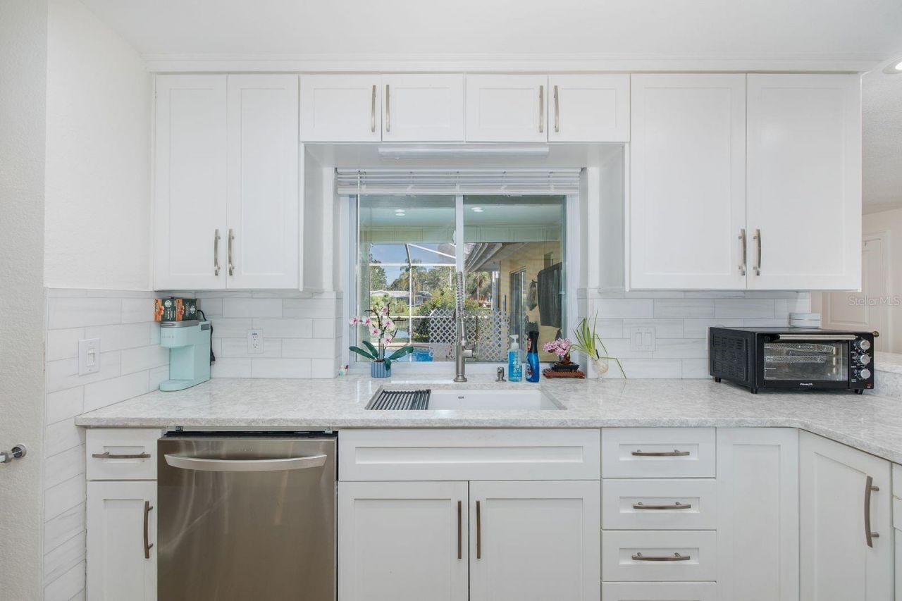 11555 Pine Street, Seminole, FL 33772 Photo