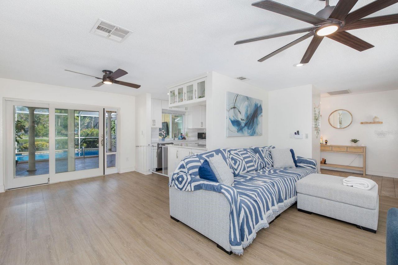 11555 Pine Street, Seminole, FL 33772 Photo