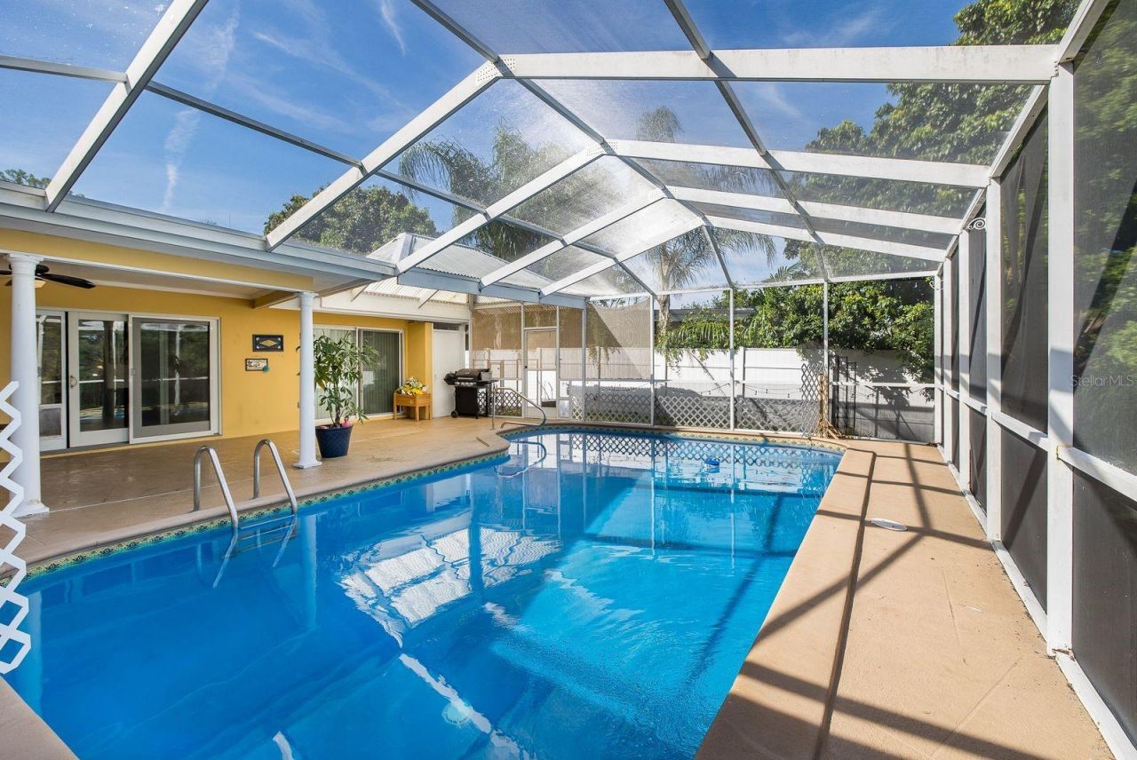 11555 Pine Street, Seminole, FL 33772 Photo