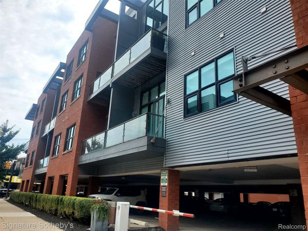 111 N Main Street , Unit 202, Royal Oak, Mi 48067