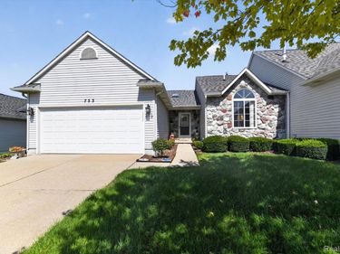 753 Challenging Trail, South Lyon, Mi 48178
