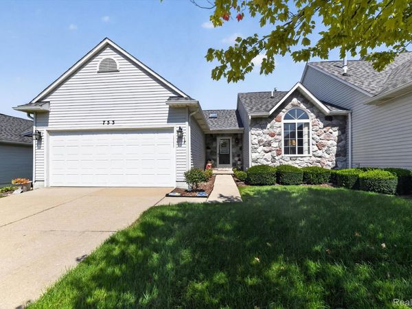 753 Challenging Trail, South Lyon, Mi 48178