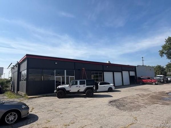 1902 S DORT Highway , Flint, Mi 48503