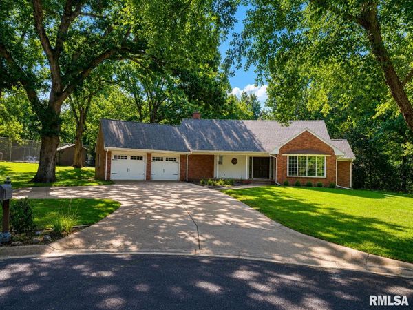 5201 N SHAG BARK Circle, Peoria, IL 61614