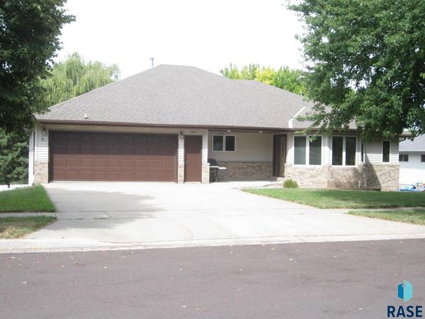 504 E 11th St, Dell Rapids, SD 57022