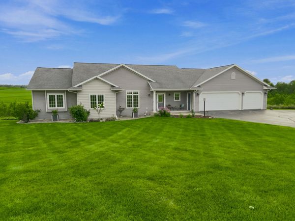 S5420 Eagle Dr, Viroqua, WI 54665