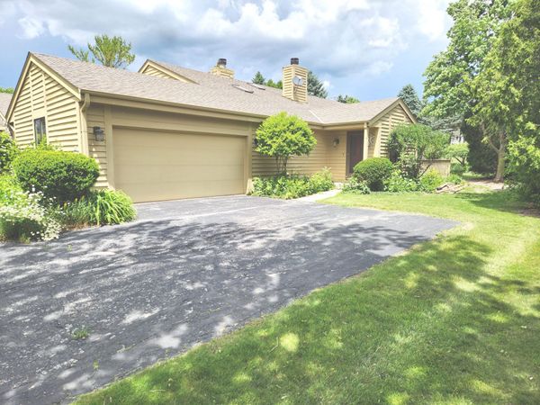 N80W13596 River Park Dr, Menomonee Falls, WI 53051
