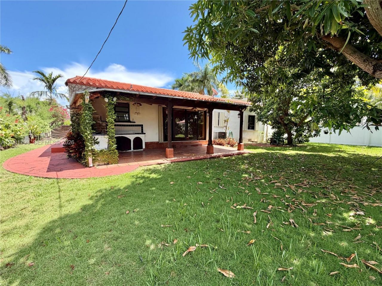 9132 Byron Ave, Surfside, FL 33154 Photo
